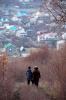 7032_ils_regardent_leur_village.jpg
